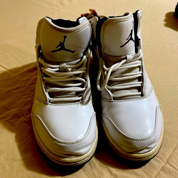 I selling my old Jordan 23 for a $100 dollars it’s second handed - Picture 1 of 4